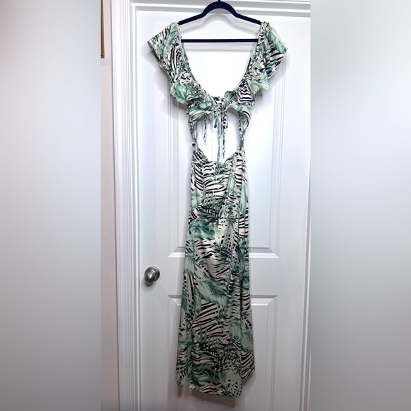 ASOS DESIGN frill sleeve maxi beach dress with cut out in zebra palm print - Picture 1 of 12
